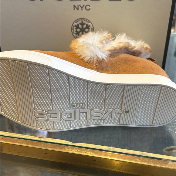 🎁🎄Final Price🎄🎁  J SLIDES Tan Sneakers with Fur Trim NIB - Picture 8 of 8